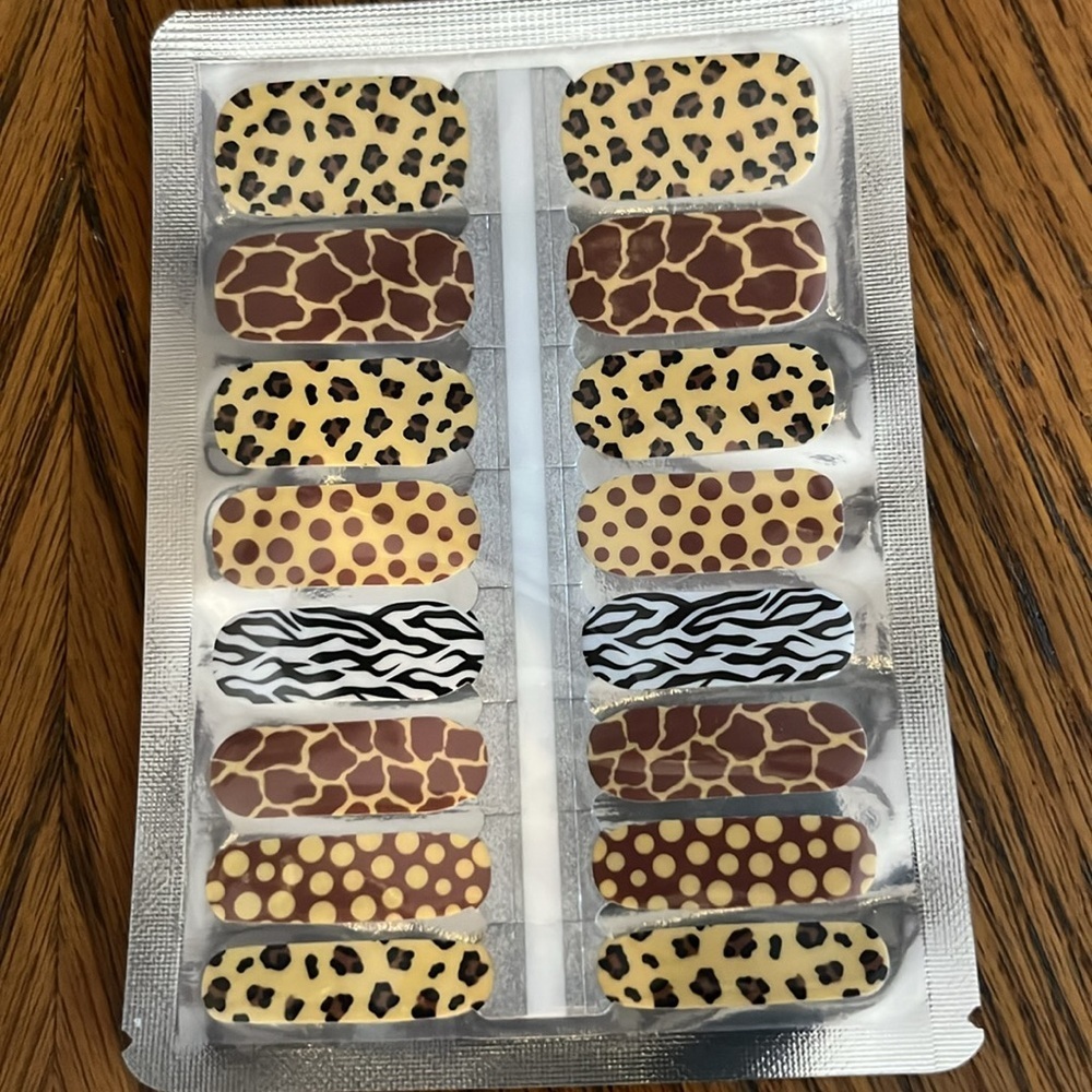 6 Assorted Nail Wraps Set - Picture 4 of 8